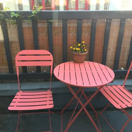 La Bi-coque Du Courtgain, Charmante Et Atypique