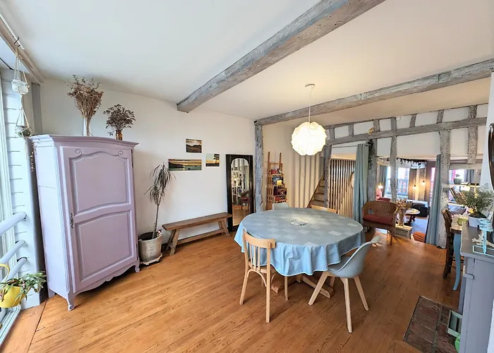 Holiday home La Bi-coque Du Courtgain *